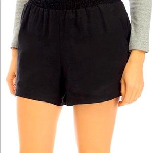 NWOT Crown & Ivy smocked waistband shorts